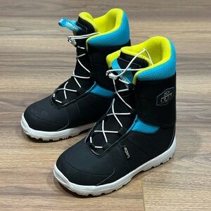 Dreamscape Wedze Indy 100 JR Snowboard Boots Quick Lace in Black Size 2